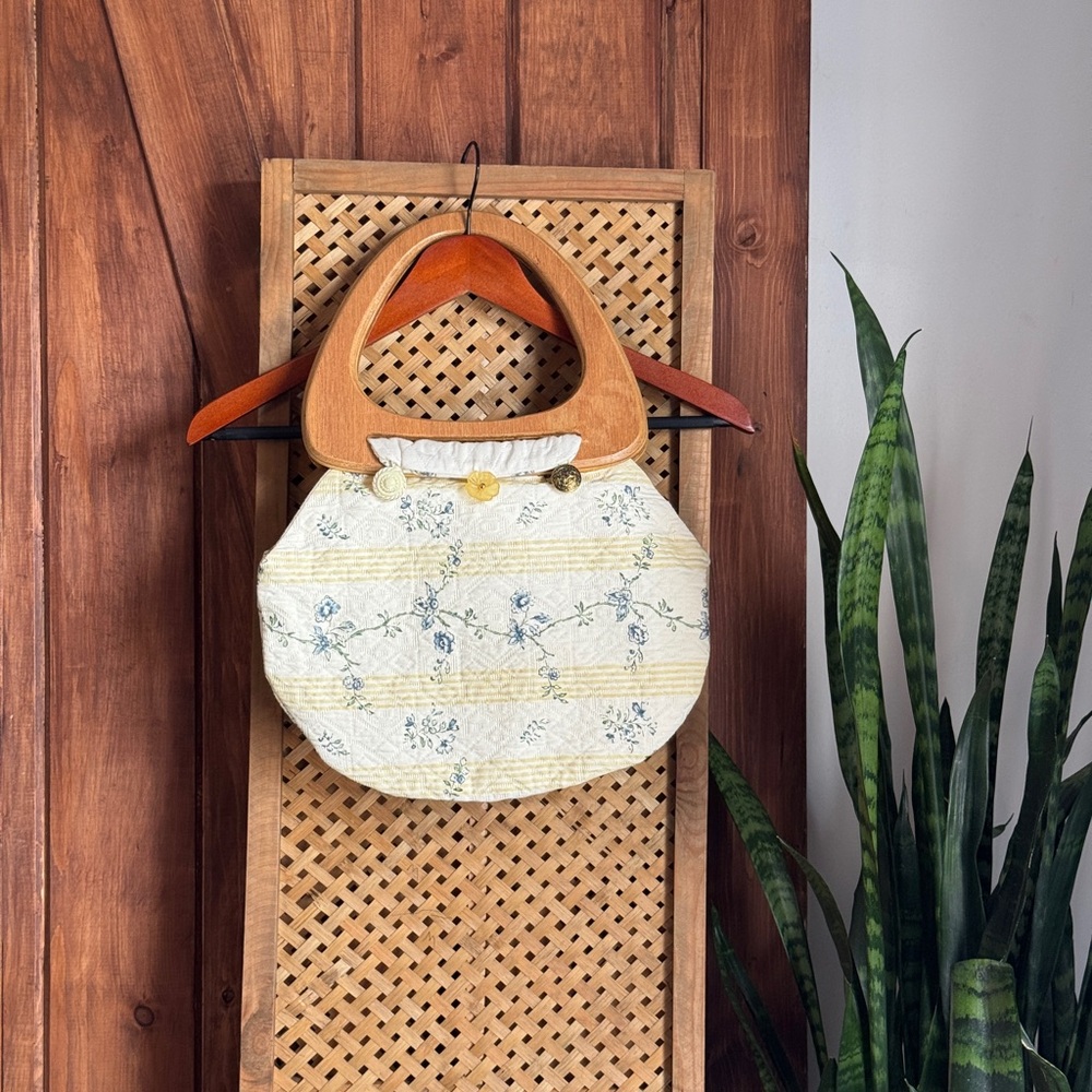 Cream and Yellow Vintage Shoulder Bag with Wooden Handle - Picture 8 of 9
